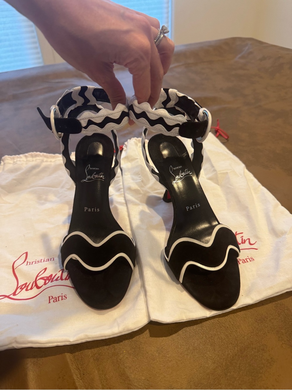 Christian Louboutin Corolobessa 85 Wavy
Suede Sandal Heels Size 39.5 Black - Picture 6 of 9